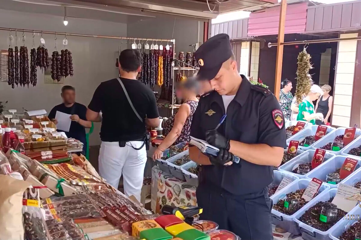 Слепота, отказ почек и кома: что было в составе чачи, убившей 10 человек в Сочи