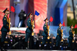 Военнослужащие на военном параде, посвящённом 78-й годовщине Победы в Великой Отечественной войне, на Красной площади в Москве