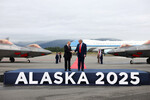 Президент России Владимир Путин и президент США Дональд Трамп во время встречи на Аляске