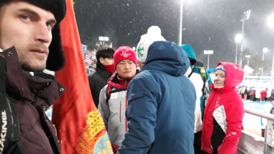 У российских болельщиков на Олимпиаде отобрали флаг с Лениным