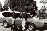 Участники поп-группы The Monkees около своего хот-рода на базе Pontiac GTO под названием Monkeemobile, 1966 год
