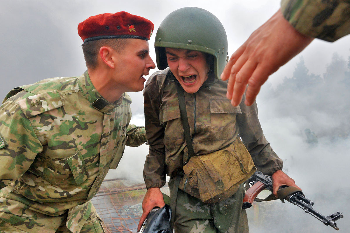 Какие люди становятся военными. Краповый берет Игорь Семиляк. Армия России краповый берет спецназ. Сдача на краповый берет 2022. Что такое краповый берет в армии.