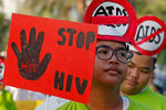 Участники митинга во Всемирный день борьбы со СПИДом в Паттайе (Таиланд)