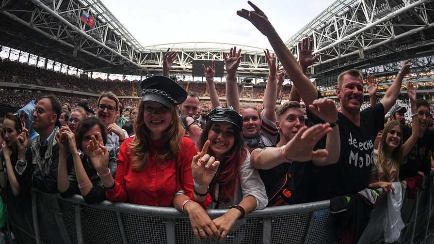 Зрители на&nbsp;концерте Depeche Mode в&nbsp;Москве, 15 июля 2017 года