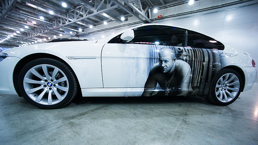 Автомобиль BMW с&nbsp;изображением Федера Емельяненко на&nbsp;VI международной специализированной выставке &laquo;Московское тюнинг-шоу&raquo;, 2014&nbsp;год