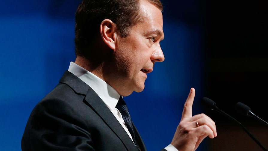 Председатель правительства РФ Дмитрий Медведев выступает на пленарном заседании форума «Культура — национальный приоритет» партии «Единая Россия», 25 апреля 2017 года