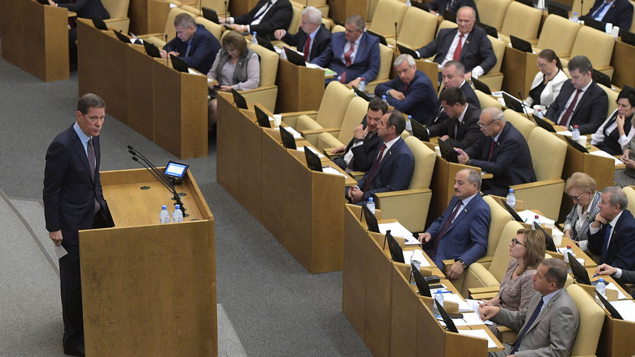 Первый заместитель председателя Государственной Думы РФ Александр Жуков выступает на пленарном заседании Государственной Думы РФ, 27 сентября 2018 года