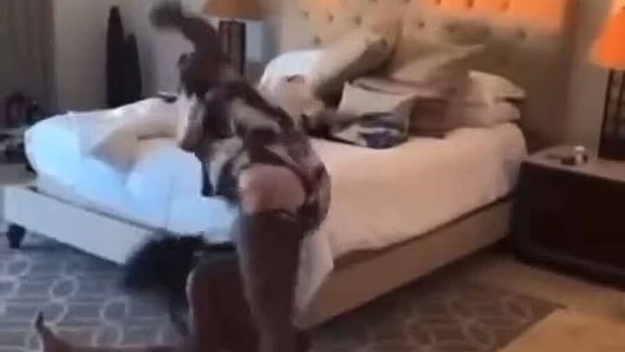 Друзья, избившие приятельницу и снявшие это на видео, оправдали ее смерть отравлением