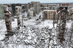 Разрушенные дома на одной из улиц в Авдеевке, 19 февраля 2024 года