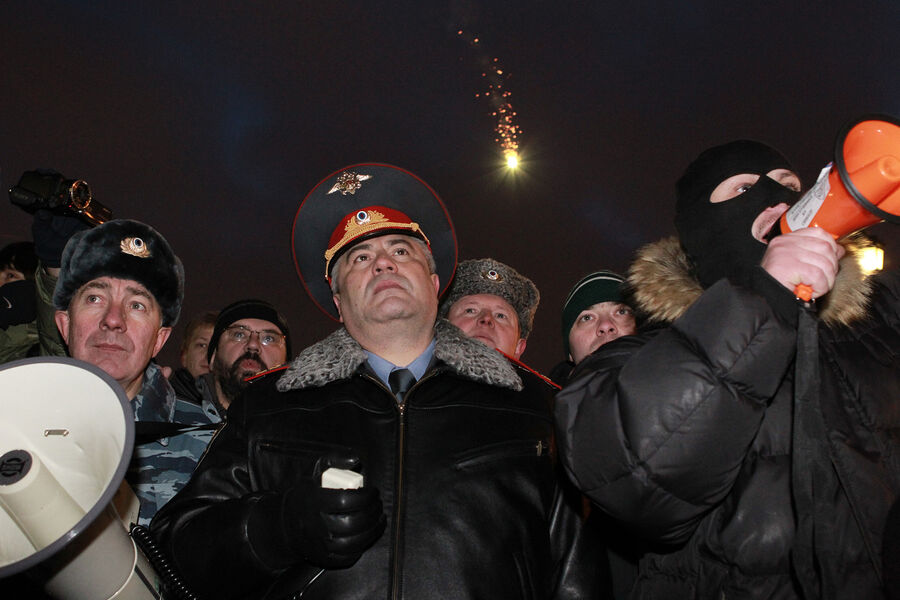 Глава столичного ГУВД Владимир Колокольцев выступает перед&nbsp;участниками акции в&nbsp;память об убитом болельщике &laquo;Спартака&raquo; Егоре Свиридове, 11&nbsp;декабря 2010&nbsp;года