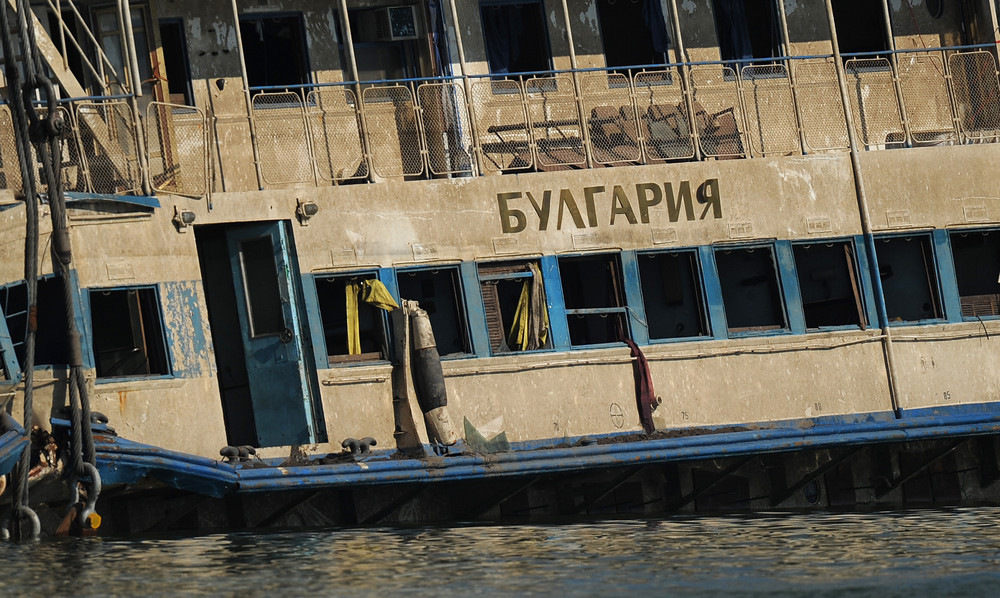 На борту были найдены тела восьми человек – шести женщин и двух мужчин, считавшихся пропавшими без вести.