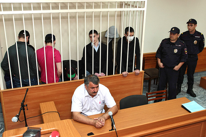 Бывшие сотрудники отдела полиции «Дальний» во время оглашения приговора в Приволжском районном суде