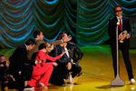 Роберт Дауни-мл. получает награду во время церемонии MTV Movie Awards