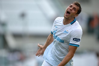 Артем Дзюба в фирменной эмоциональной манере отметил свой первый гол за «Зенит»