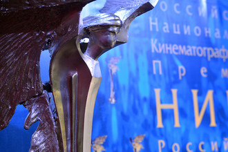 Статуя национальной кинематографической премии «Ника» на заседании членов Российской академии кинематографических искусств, где будут объявлены номинанты премии «Ника-29» за 2015 год, в музыкальном зале киноклуба «Эльдар» в Москве