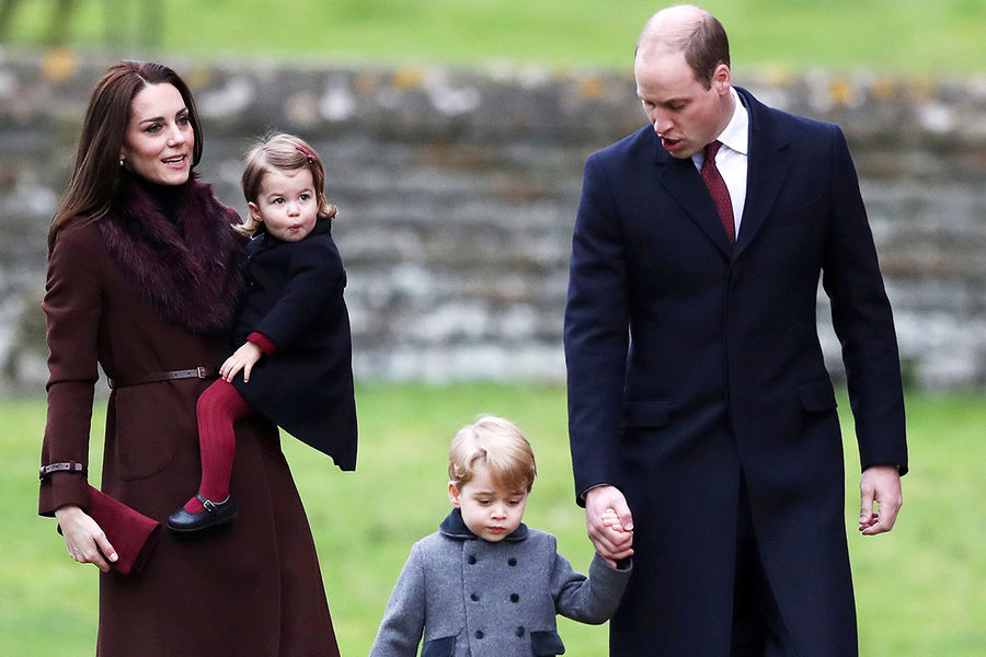 Принц Уильям и Кейт Миддлтон с детьми: сыном Джорджем (родился 22 июля 2013 года) и дочкой Шарлоттой (родилась 2 мая 2015 года), 2017 год