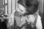Диктор московского телевидения Валентина Леонтьева ведет передачу «Спокойной ночи, малыши», 1969 год 