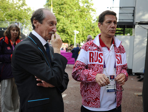 Александр Жуков и президент ВФЛА Валентин Балахничев после соревнования ходоков на 20 км