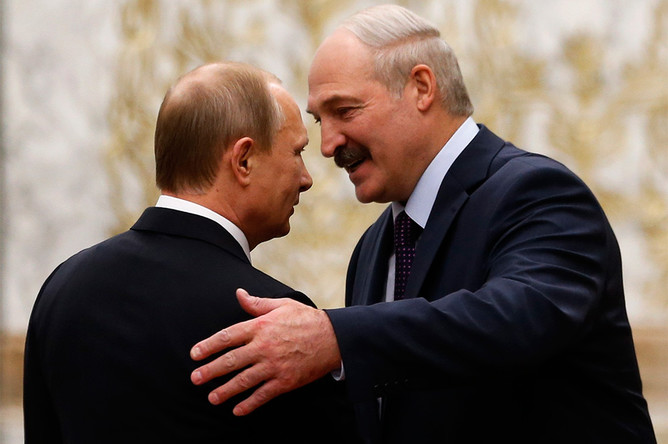 Президент России Владимир Путин и президент Белоруссии Александр Лукашенко во время встречи в Минске
