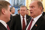 Лидер КПРФ Геннадий Зюганов (справа) перед выступлением президента РФ В. Путина с ежегодным посланием Федеральному собранию РФ в Кремле