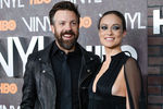 Актеры Джейсон Судейкис и Оливия Уайлд на премьере музыкальной драмы «Винил» в Нью-Йорке