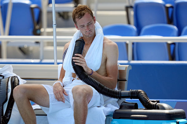 Российский теннисист Даниил Медведев в матче первого круга олимпийского турнира против представителя Казахстана Александра Бублика