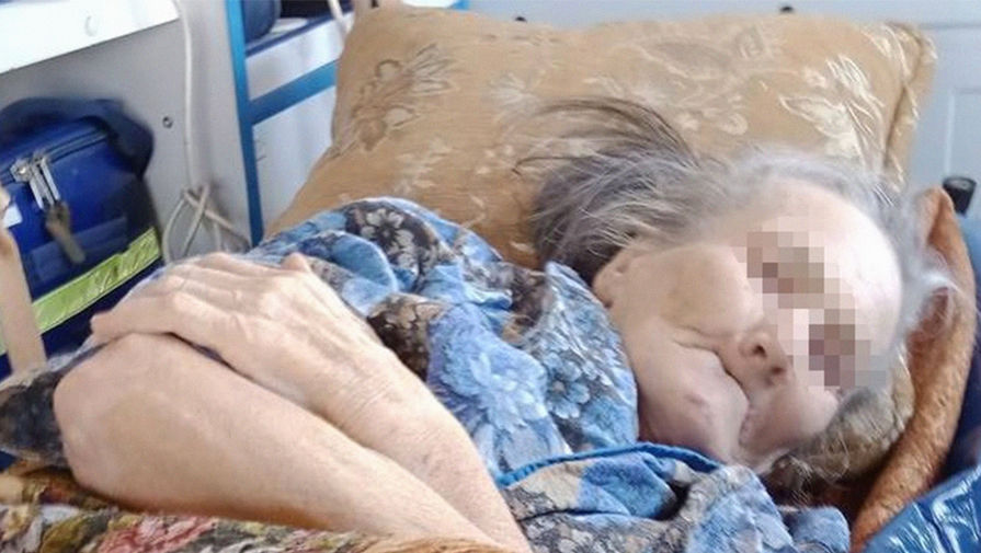 СК проводит проверку алтайской больницы, откуда выписали пенсионерку с гнойными ранами