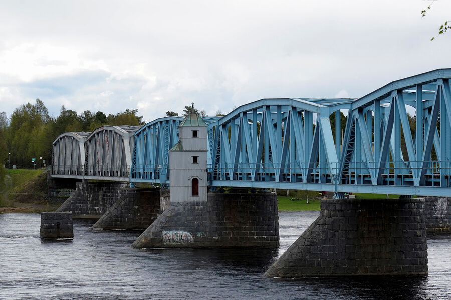 Железнодорожный мост через реку Торне, соединяющий Швецию и Финляндию