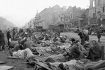 Немецкие военнопленные на улицах Берлина, 3 мая 1945 года