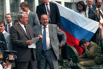 Борис Ельцин на броне танка, 19 августа 1991 года