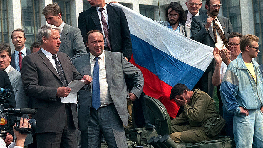 Борис Ельцин на броне танка, 19 августа 1991 года