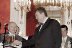 Мэр Москвы Юрий Лужков и премьер-министр Украины Виктор Янукович, 2004 год