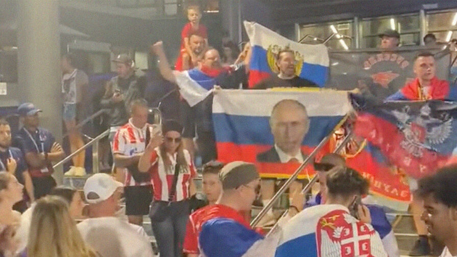 Полиция отпустила задержанных на Australian Open сербов с флагами России, не выдвинув обвинений