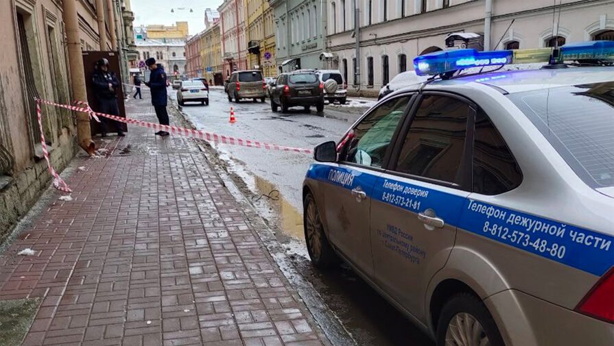 Офис партии Яблоко в Петербурге оцепили полицейские