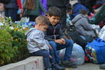Беженцы у автобусной станции в центре Степанакерта, 25 сентября 2023 года