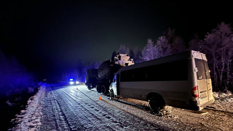 В Иркутской области 11 человек пострадали в ДТП с микроавтобусом и автобетоносмесителем