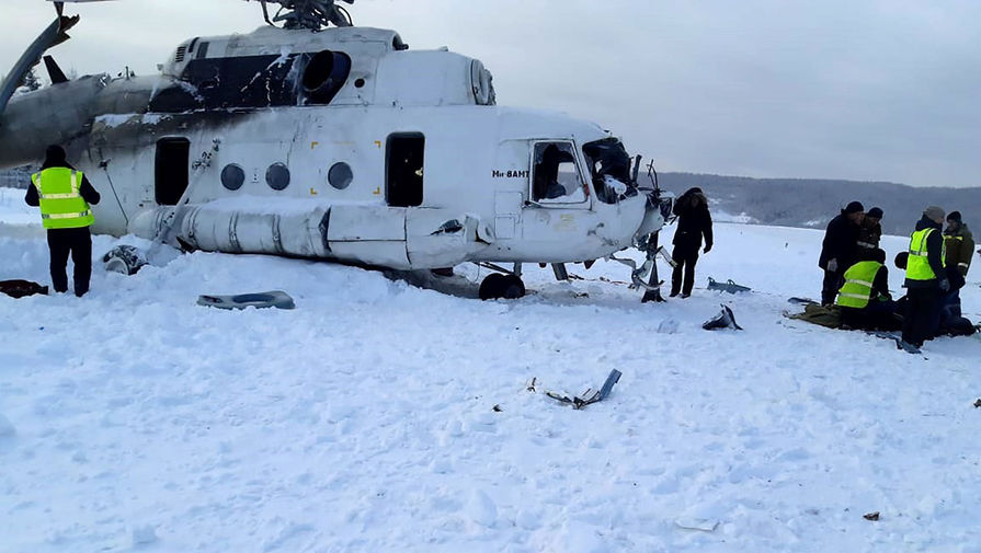 Вертолет Ми-8 авиакомпании &laquo;КрасАвиа&raquo; после жесткой посадки с&nbsp;опрокидыванием на&nbsp;бок в&nbsp;районе населенного пункта Байкит
