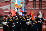 Музыканты военного оркестра на военном параде, посвящённом 78-й годовщине Победы в Великой Отечественной войне, на Красной площади в Москве