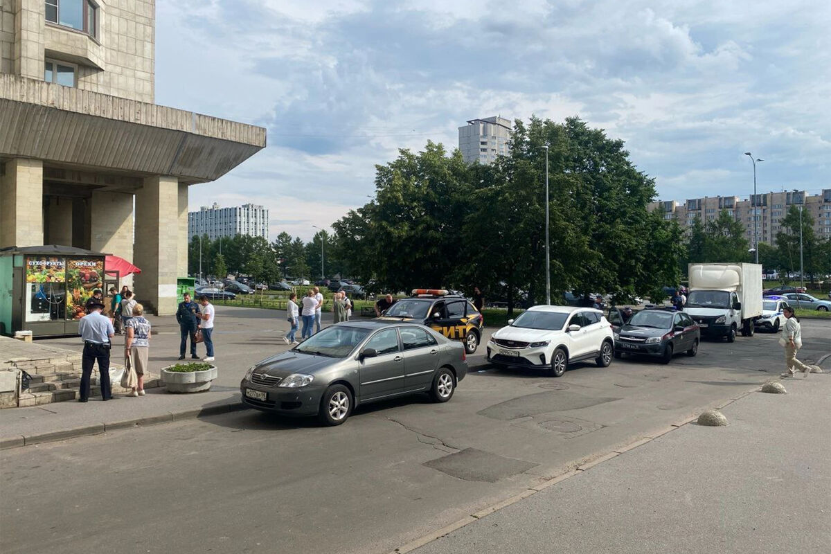 В Санкт-Петербурге пенсионерка пыталась поджечь отделение банка - Газета.Ru  | Новости