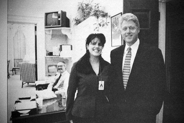 Президент США Билл Клинтон и Моника Левински, 1995&nbsp;год
