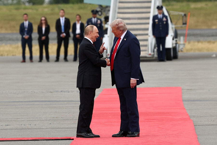 Президент России Владимир Путин и президент США Дональд Трамп во время встречи на&nbsp;Аляске
