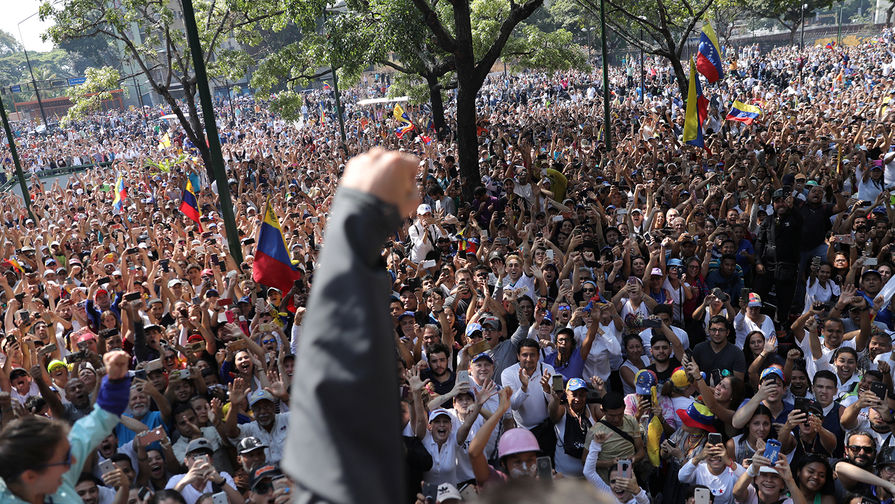 Сторонники венесуэльской оппозиции во время демонстрации в Каракасе, 30 апреля 2019 года