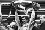 Бразильский гонщик Айртон Сенна радуется победе в гонке Mercedes 190E в Нюрнберге, 1984 год