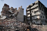 Вид на Артемовск (Бахмут), разрушенный в результате обстрелов, 24 марта 2023 года