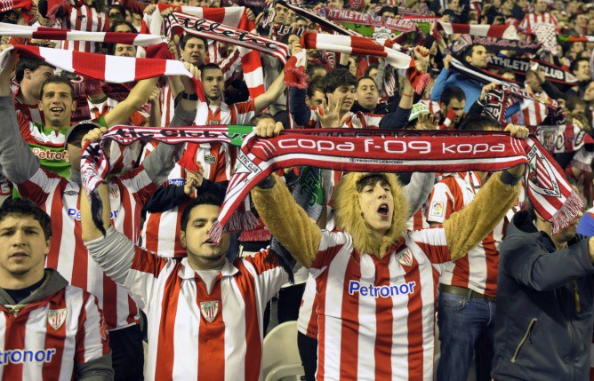 Фанаты «Аталетика» бурно приветствовали успех своего клуба во всех раундах Лиги Европы