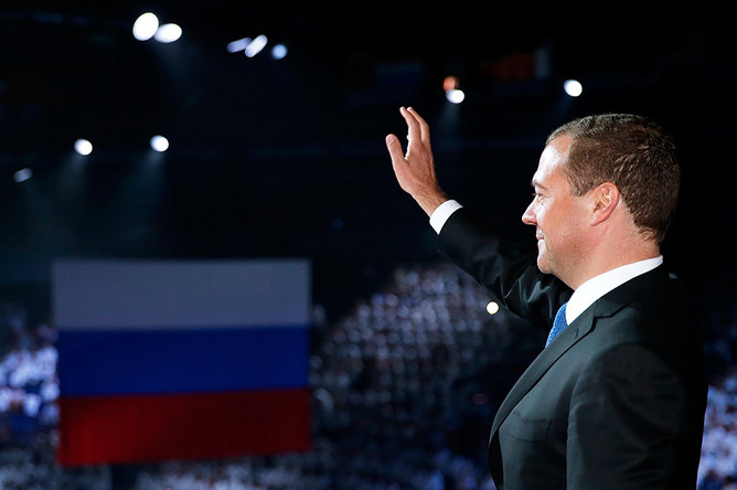 Премьер-министр России Дмитрий Медведев на церемонии закрытия XVI чемпионата мира по водным видам спорта в ледовом дворце «Татнефть-Арена»