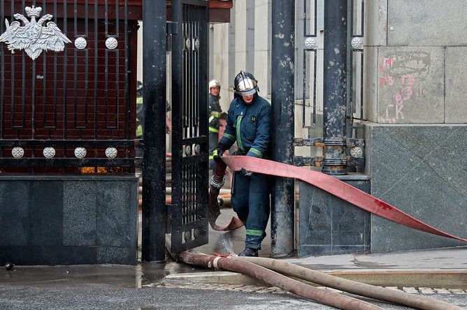 На месте тушения пожара в здании Министерства обороны России