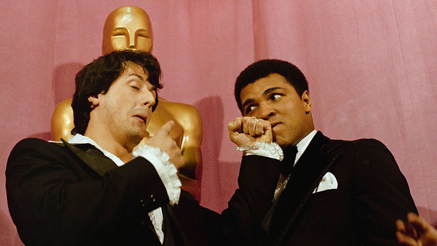 Сильвестр Сталлоне и легенда бокса Мохаммед Али после церемонии вручения премии &laquo;Оскар&raquo; в&nbsp;Лос-Анджелесе, 1977 год