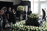 Прощание с Юрием Шатуновым в зале на Троекуровском кладбище в Москве, 2022 год