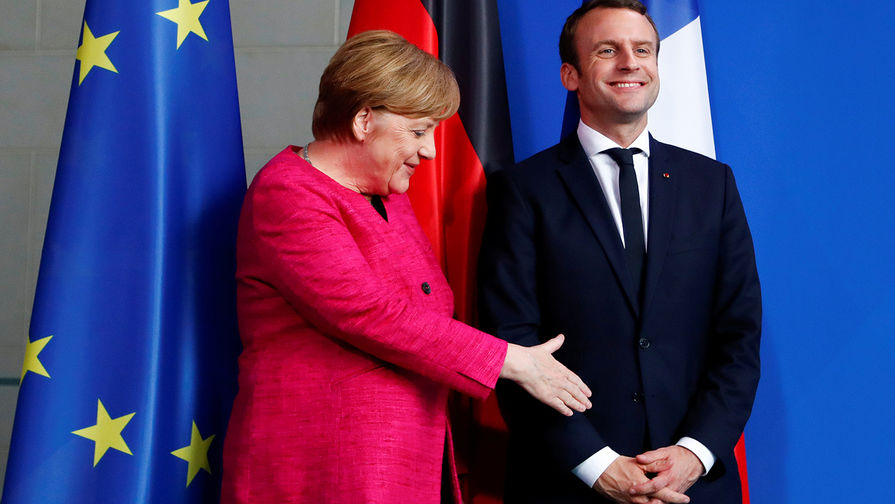 Канцлер ФРГ Ангела Меркель и новый президент Франции Эммануэль Макрон во время встречи в&nbsp;Берлине